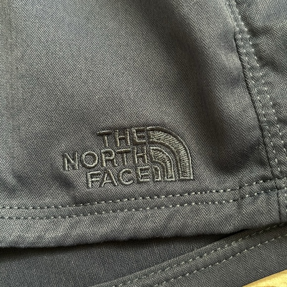 The North Face Navy Blue Shorts With Pockets Size Medium - Picture 4 of 12